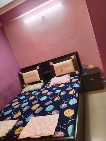 Bedroom in 3 BHK Apartment at Gomti Nagar – for Rent