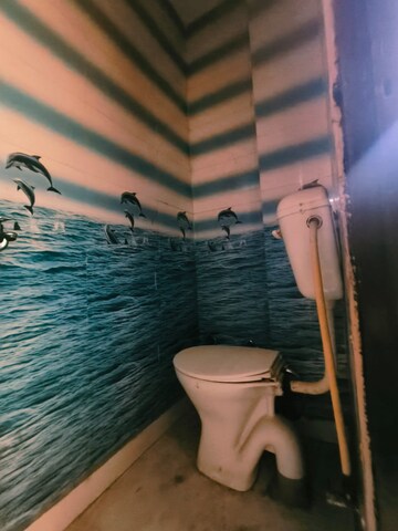 Attached Bathroom in 2 BHK Builder Floor at Dwarka Mor – for Rent
