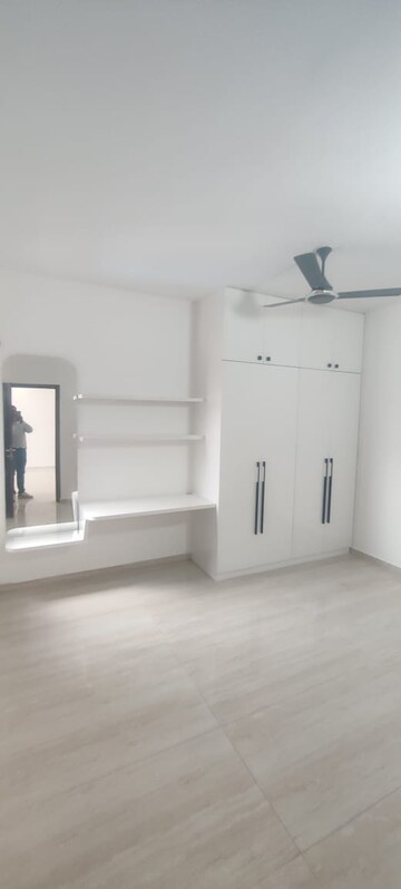 Room in 3 BHK Apartment at Trendsquares Ambience, Thanisandra Main Road – for Rent