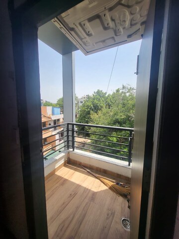 Balcony in 1 BHK Builder Floor at Sushant Vyapaar Kendra, Sector 43 – for Rent