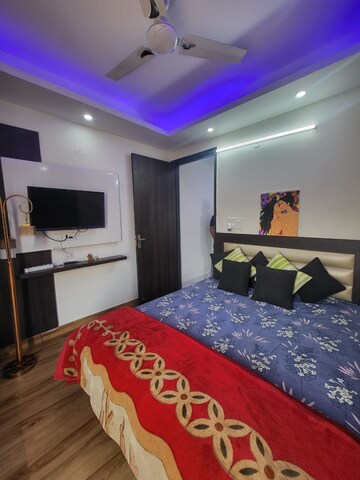 Bedroom in 1 BHK Builder Floor at Sushant Vyapaar Kendra, Sector 43 – for Rent