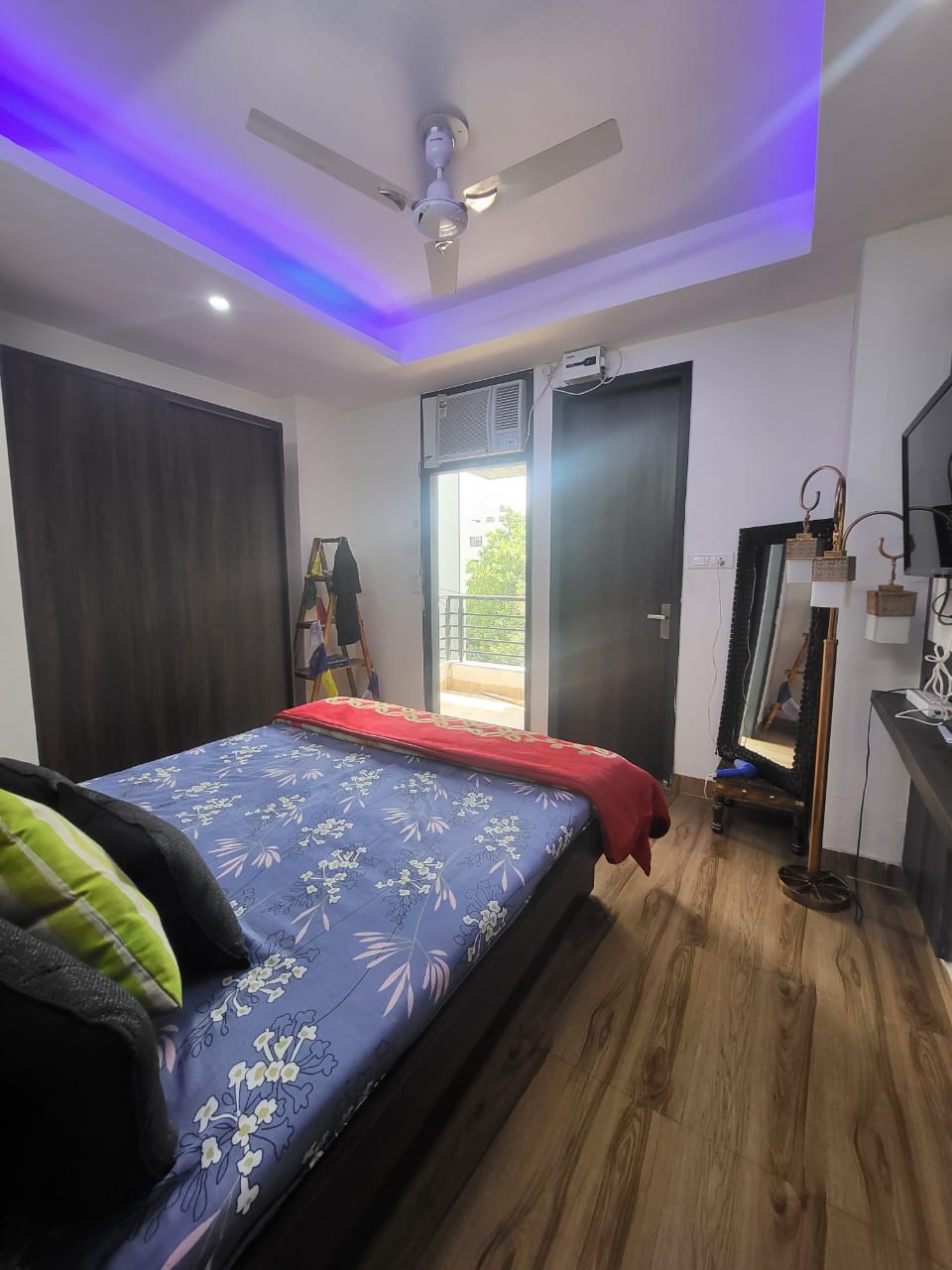 1 BHK + Extra Room Builder Floor For Rent in Sushant Vyapaar Kendra