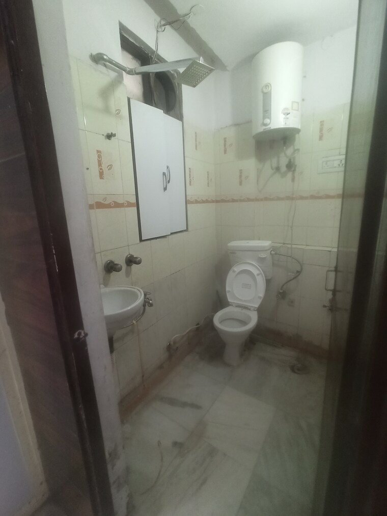 Bathroom, malviya nagar 1 Bedroom 450 Sq.Yd. Builder Floor In Malviya Nagar Delhi 9030360