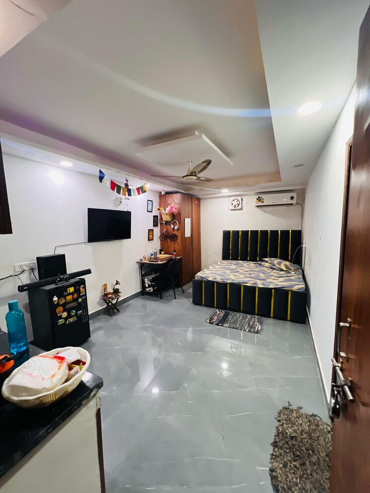  Parking, saket 1 RK 350 Sq.Ft. Builder Floor In Saket Delhi 9030372