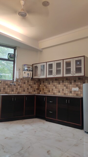 Kitchen in 1 BHK Builder Floor at Sushant Vyapaar Kendra, Sector 43 – for Rent