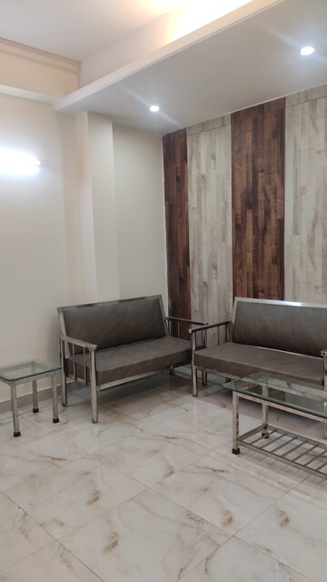 Gym in 1 BHK Builder Floor at Sushant Vyapaar Kendra, Sector 43 – for Rent