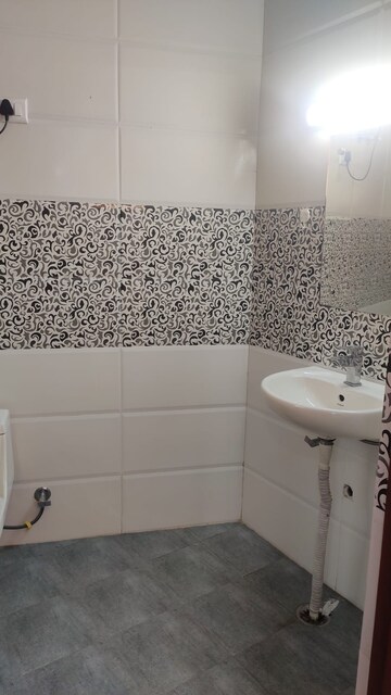 Bathroom in 1 BHK Builder Floor at Sushant Vyapaar Kendra, Sector 43 – for Rent