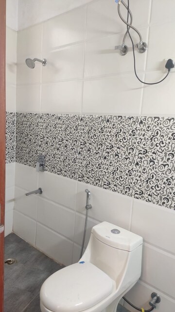 Bathroom in 1 BHK Builder Floor at Sushant Vyapaar Kendra, Sector 43 – for Rent