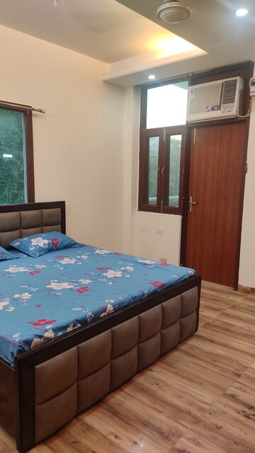 Bedroom in 1 BHK Builder Floor at Sushant Vyapaar Kendra, Sector 43 – for Rent