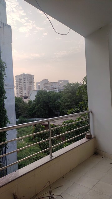 Balcony in 1 BHK Builder Floor at Sushant Vyapaar Kendra, Sector 43 – for Rent