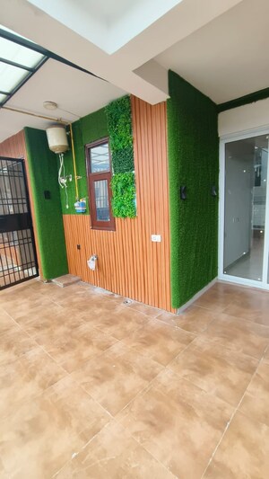 Room in 3 BHK Builder Floor at Saket – for Sale