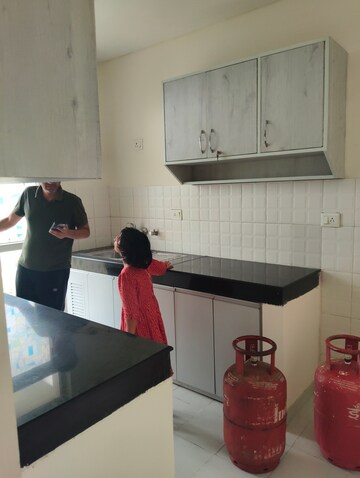 Furnished Amenities in 2.5 BHK Apartment at BPTP Park Prime, Sector 66 – for Rent