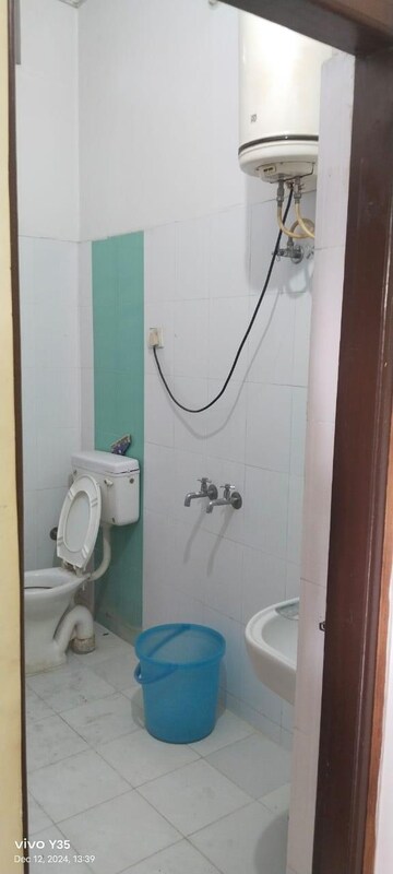 Bathroom in 1 RK Builder Floor at Gomti Nagar – for Rent