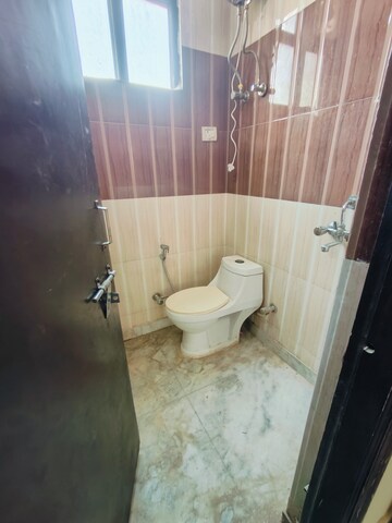 Bathroom in 1 BHK Builder Floor at Sushant Vyapaar Kendra, Sector 43 – for Rent