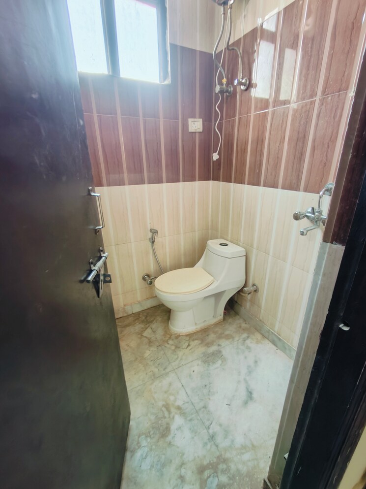 Bathroom, sushant-vyapaar-kendra 1 Bedroom 550 Sq.Ft. Builder Floor In Sector 43 Gurgaon 9030378