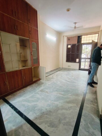 Bedroom in 1 BHK Builder Floor at Sushant Vyapaar Kendra, Sector 43 – for Rent
