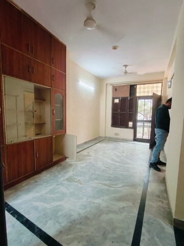 Bedroom in 1 BHK Builder Floor at Sushant Vyapaar Kendra, Sector 43 – for Rent