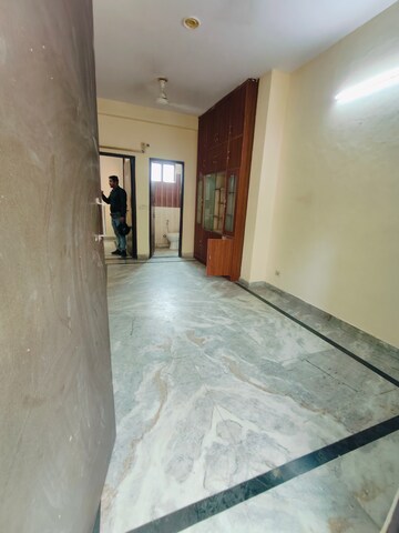 Room in 1 BHK Builder Floor at Sushant Vyapaar Kendra, Sector 43 – for Rent