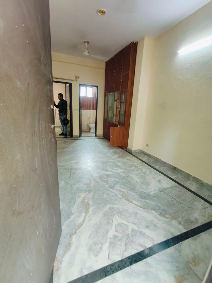 Room, sushant-vyapaar-kendra 1 Bedroom 550 Sq.Ft. Builder Floor In Sector 43 Gurgaon 9030378