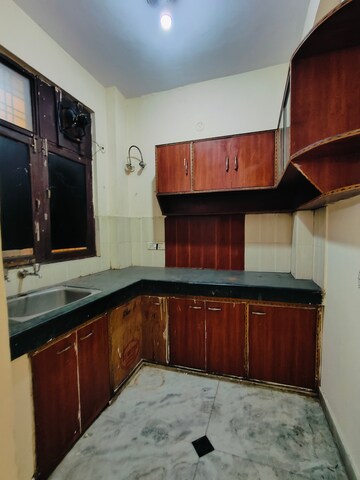 Kitchen in 1 BHK Builder Floor at Sushant Vyapaar Kendra, Sector 43 – for Rent