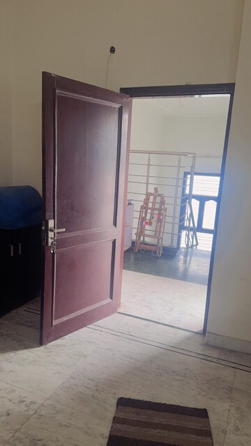 Room in 2 BHK Independent House at RWA Apartments Sector 40, Sector 40 – for Rent