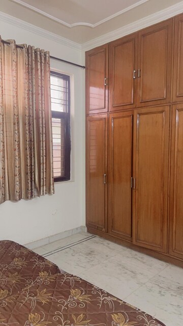 Room in 2 BHK Independent House at RWA Apartments Sector 40, Sector 40 – for Rent