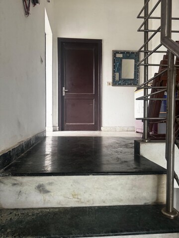 Staircase in 2 BHK Independent House at RWA Apartments Sector 40, Sector 40 – for Rent