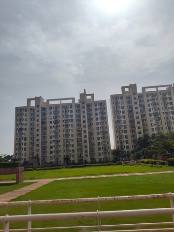 2 BHK Apartment For Rent in Unitech The Residences Sector 33, Sector 33