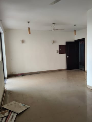 Room in 2 BHK Apartment at Unitech The Residences Sector 33, Sector 33 – for Rent