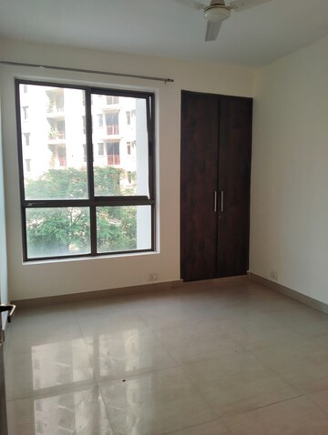 Room in 2 BHK Apartment at Unitech The Residences Sector 33, Sector 33 – for Rent