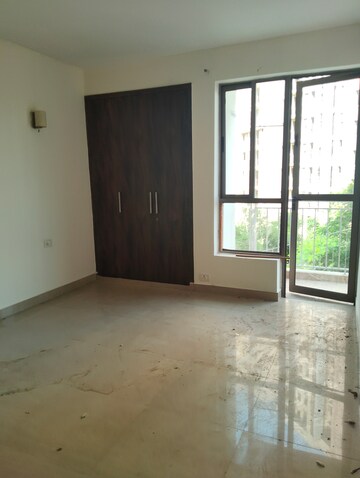 Room in 2 BHK Apartment at Unitech The Residences Sector 33, Sector 33 – for Rent