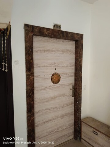 Room in 3 BHK Apartment at Omaxe Residency, Gomti Nagar – for Rent