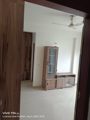 Room in 3 BHK Apartment at Omaxe Residency, Gomti Nagar – for Rent