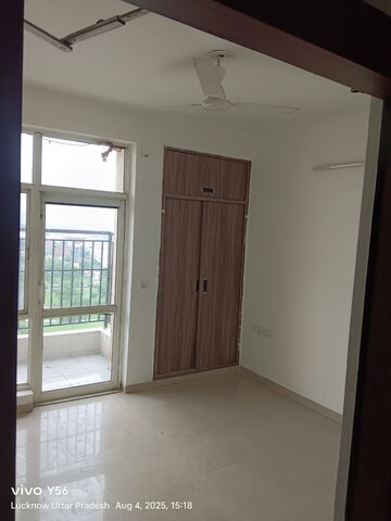 Room in 3 BHK Apartment at Omaxe Residency, Gomti Nagar – for Rent