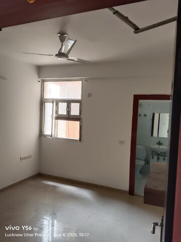 Room in 3 BHK Apartment at Omaxe Residency, Gomti Nagar – for Rent