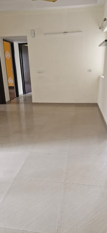 Room in 3 BHK Apartment at Antriksh Golf View, Sector 78 – for Rent