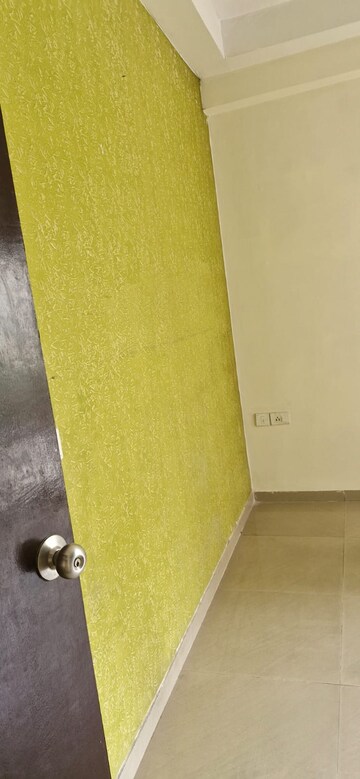 Furnished Amenities in 3 BHK Apartment at Antriksh Golf View, Sector 78 – for Rent