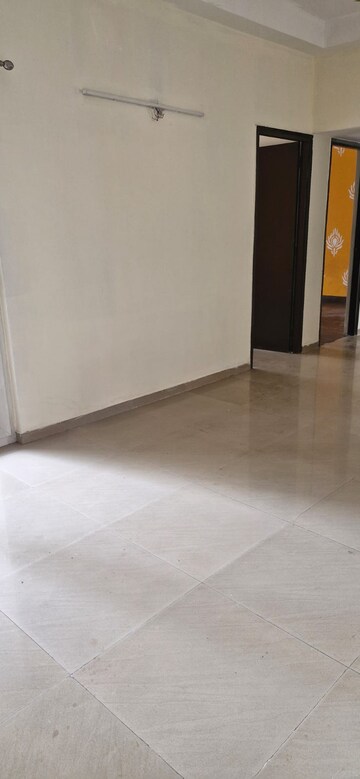 Room in 3 BHK Apartment at Antriksh Golf View, Sector 78 – for Rent