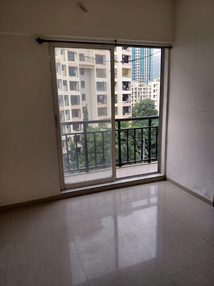 Room, rosa-gardenia 2.5 Bedroom 600 Sq.Ft. Apartment In Anand Nagar Thane 9030461