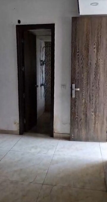 Room in 3 BHK Apartment at Arocon Golf Ville, Sain Vihar – for Rent