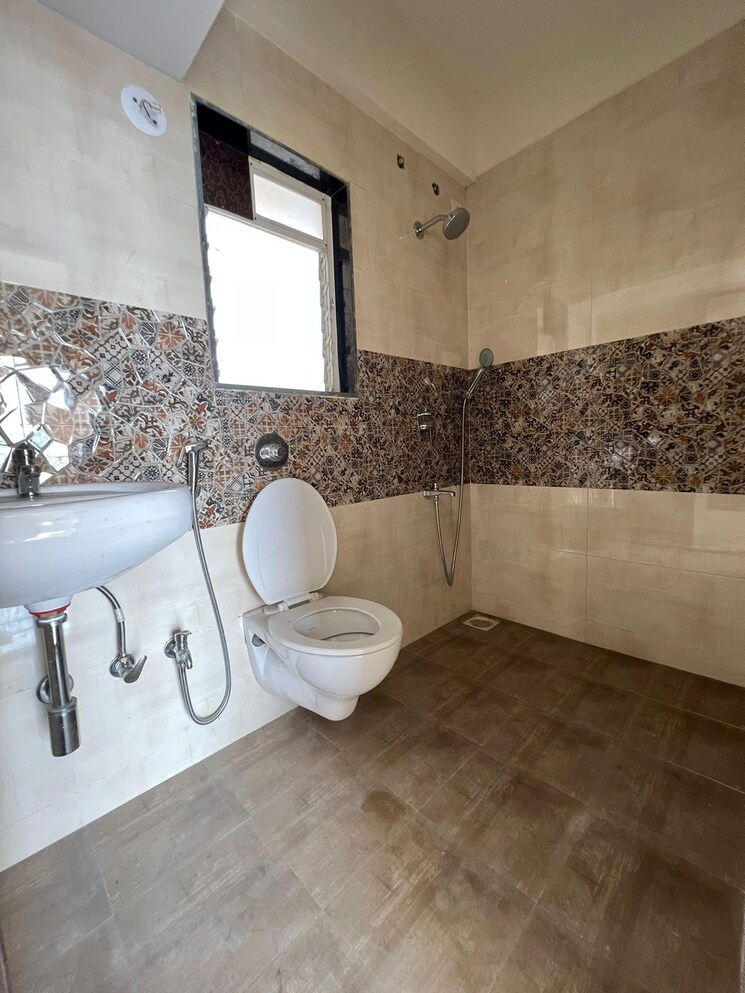 Bathroom, parsik nagar 2 Bedroom 950 Sq.Ft. Apartment In Parsik Nagar Thane 9030455