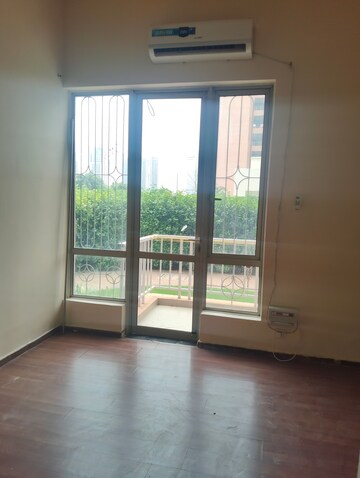 Room in 2 BHK Apartment at Pioneer Park Phase 1, Sector 61 – for Rent
