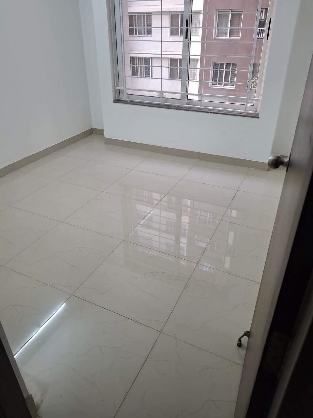 2 BHK + Servant Room Apartment For Rent in Amanora Victory Towers
