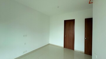 Room in 2 BHK Apartment at Kalpataru Immensa, Kolshet Road – for Rent
