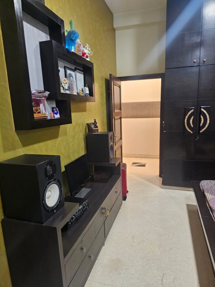 undefined, chattarpur 2 Bedroom 100 Sq.Yd. Builder Floor In Chattarpur Delhi 9030497