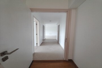 Room in 2 BHK Apartment at Godrej The Trees, Vikhroli East – for Sale