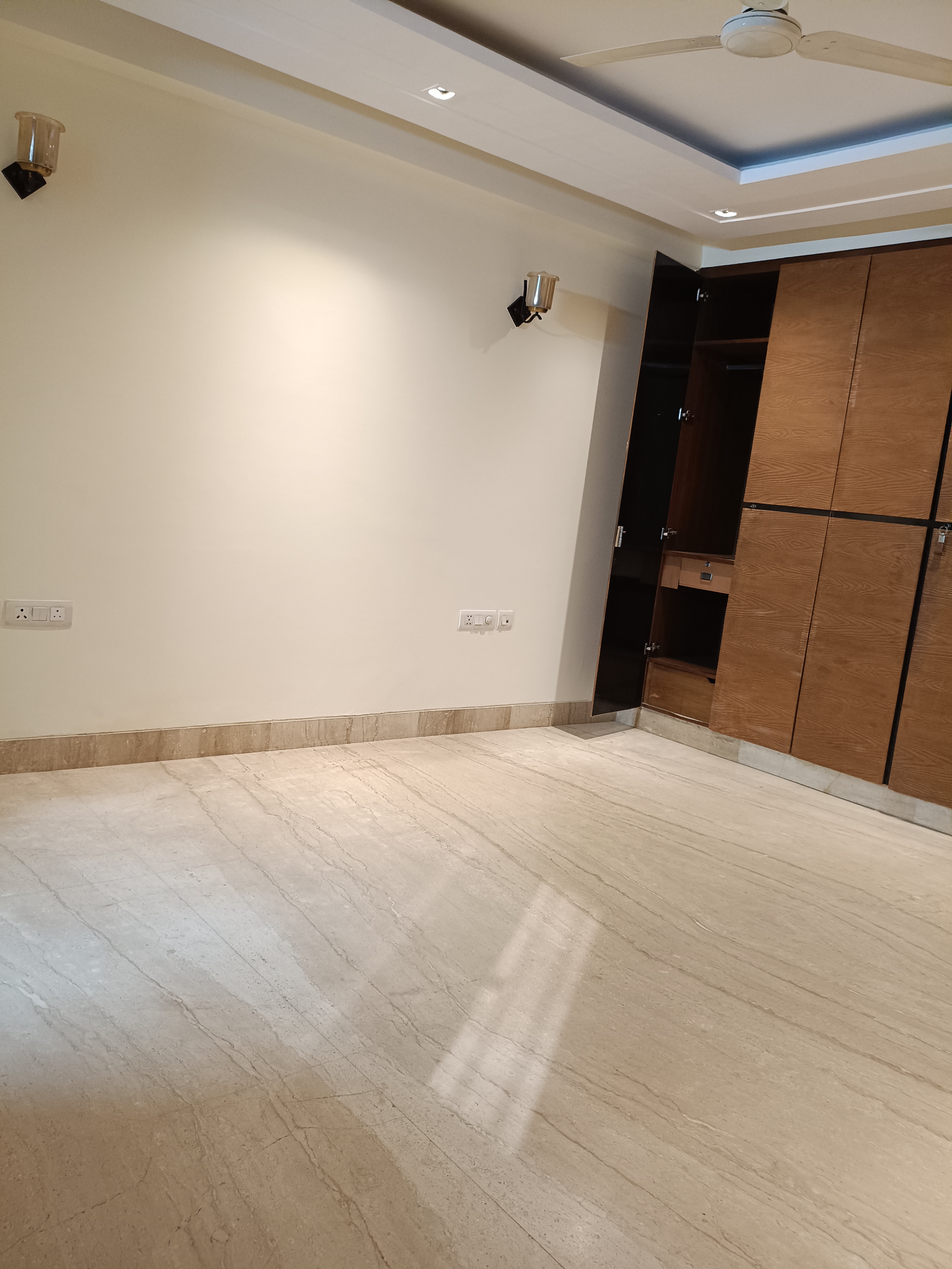 5 BHK + Pooja Room,Servant Room,Study Room,Extra Room Independent House For Sale in New Friends Colony