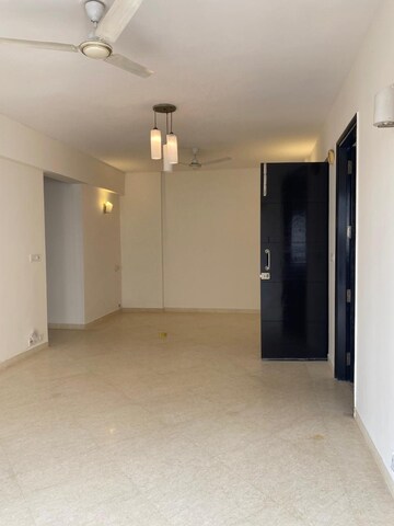 Room in 2 BHK Apartment at Eros Kenwood Tower, Sector 39 – for Rent