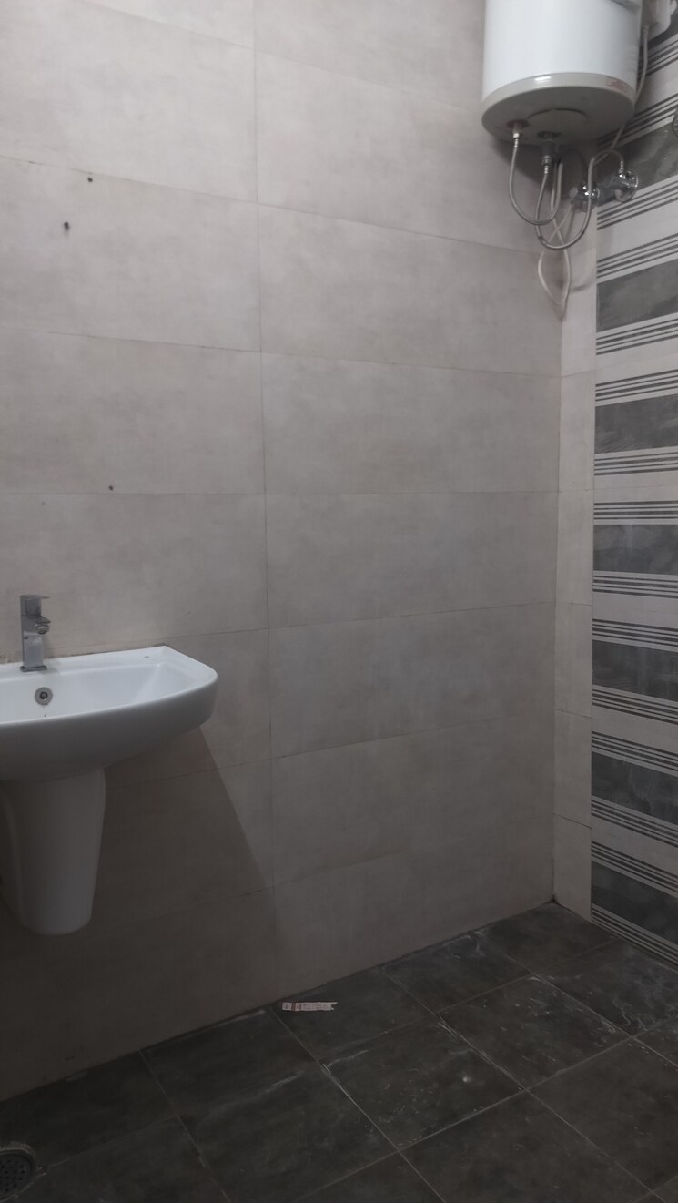 Bathroom, jubilee hills 3 Bedroom 1900 Sq.Ft. Apartment In Jubilee Hills Hyderabad 9030572