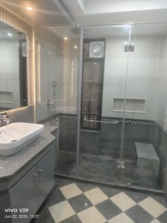 4 BHK + Servant Room Apartment For Sale in DLF The Crest